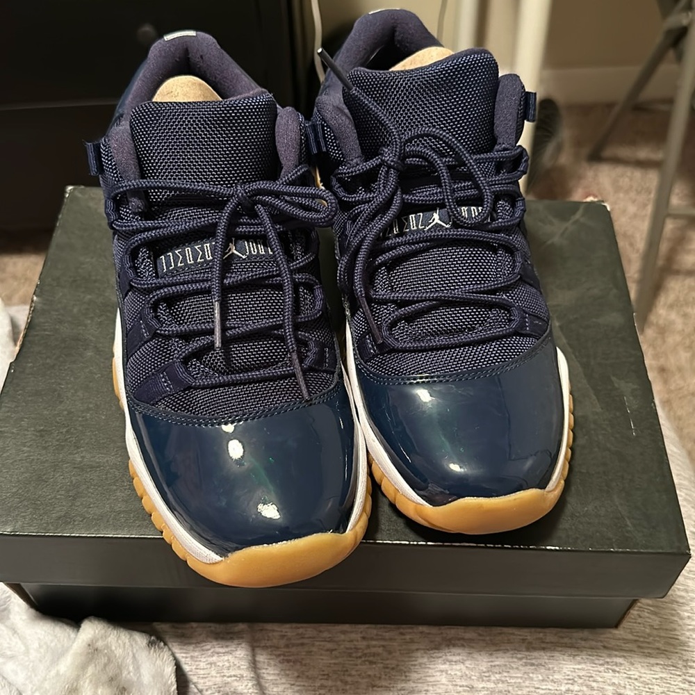 Air Jordan 11 lows Midnight Navy